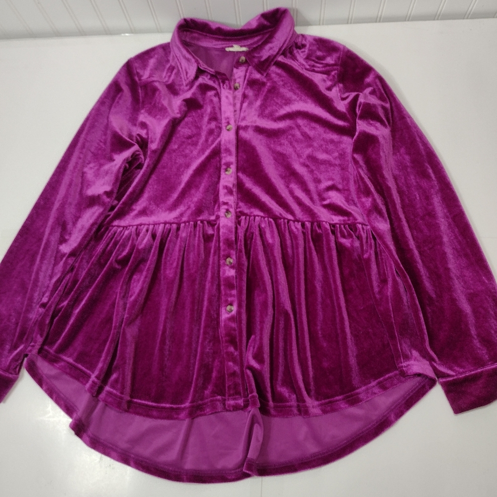 Jodifl Women's Velvet Button-Front Peplum Top - Magenta Size (M) - Picture 12 of 12